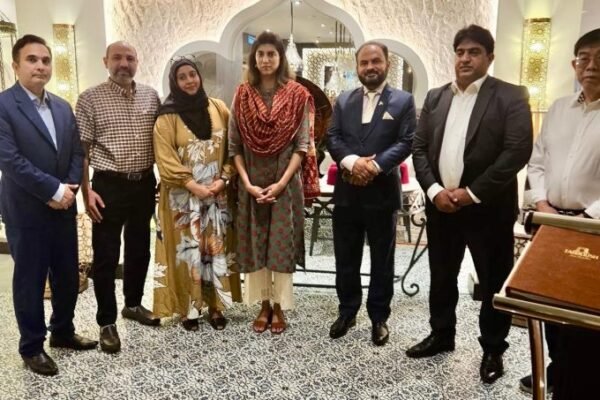 ڈیری اینڈ کیٹل فارمرز ایسوسی ایشن کے وفد کی سنگاپور میں پاکستانی ہائی کمشنر سے ملا قات