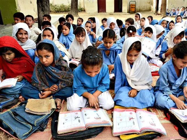 پاکستان میں پرائمری تعلیم مکمل کرنے کی شرح 57 فیصد تک پہنچ گئی