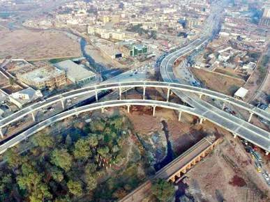خیبرپختونخوا میں 105 ارب روپے سے 980 کلومیٹر سڑکیں اور 34 پل تعمیر کیے جائیں گے